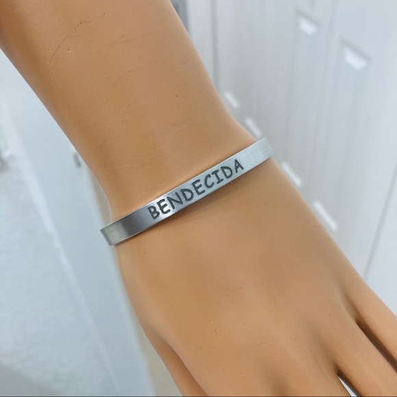 Bendecida Engraved Cuff Bangle - Engraved Bracelet - Picture 4 of 7